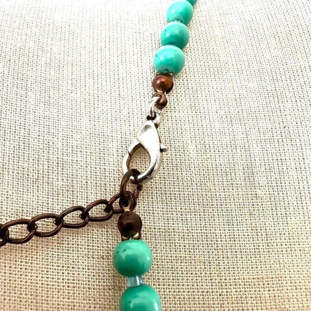 Green beaded vintage necklace